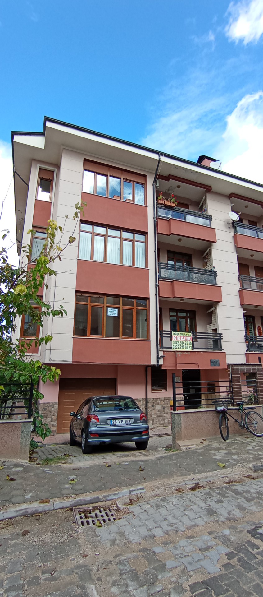 3 katlının 1. Katı, 3+1, 135m2, kombili, özel garajlı, asansörlü
