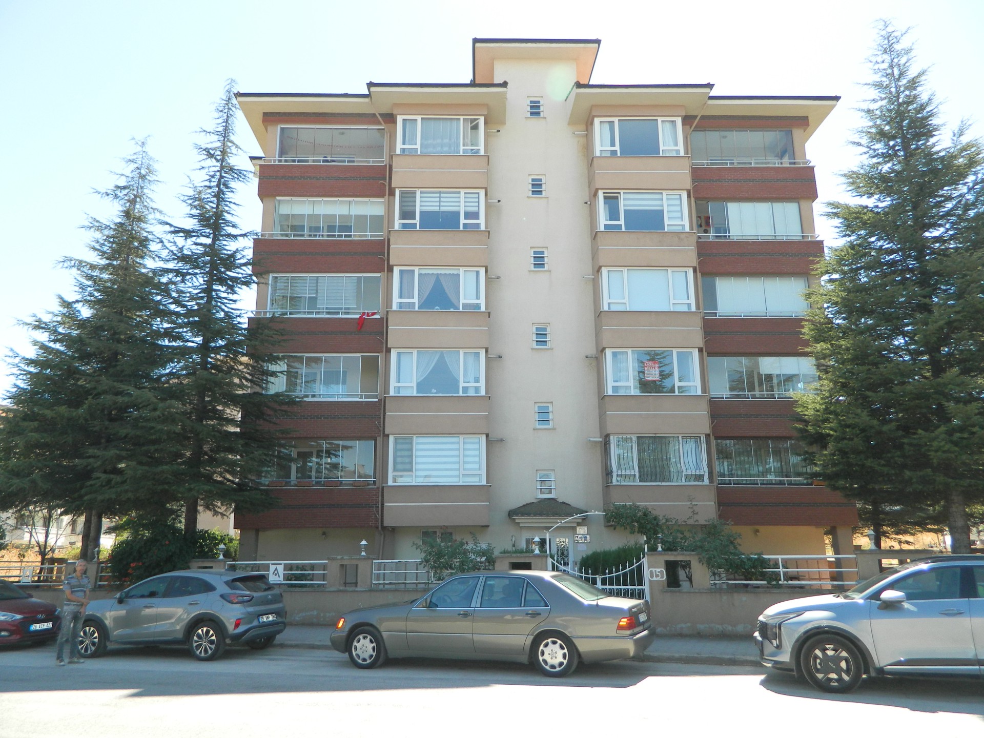 DOĞRUÖZ'DEN BATIKENT COŞTU SK.TA KİRALIK GENİŞ BAKIMLI 3+1 DAİRE